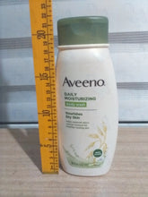 Load image into Gallery viewer, Aveeno Daily Moisturizing body wash 18fl.oz(532ml)