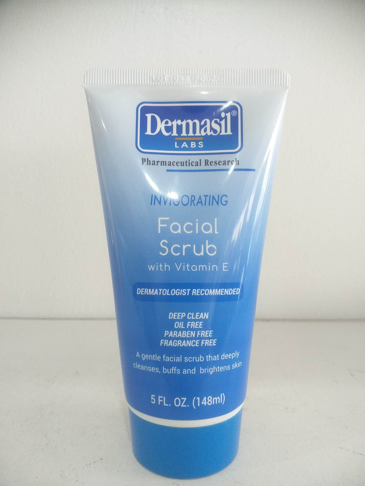 Dermasil Labs Invigorating Facial Scrub With Vitamin E 5fl oz(148ml)