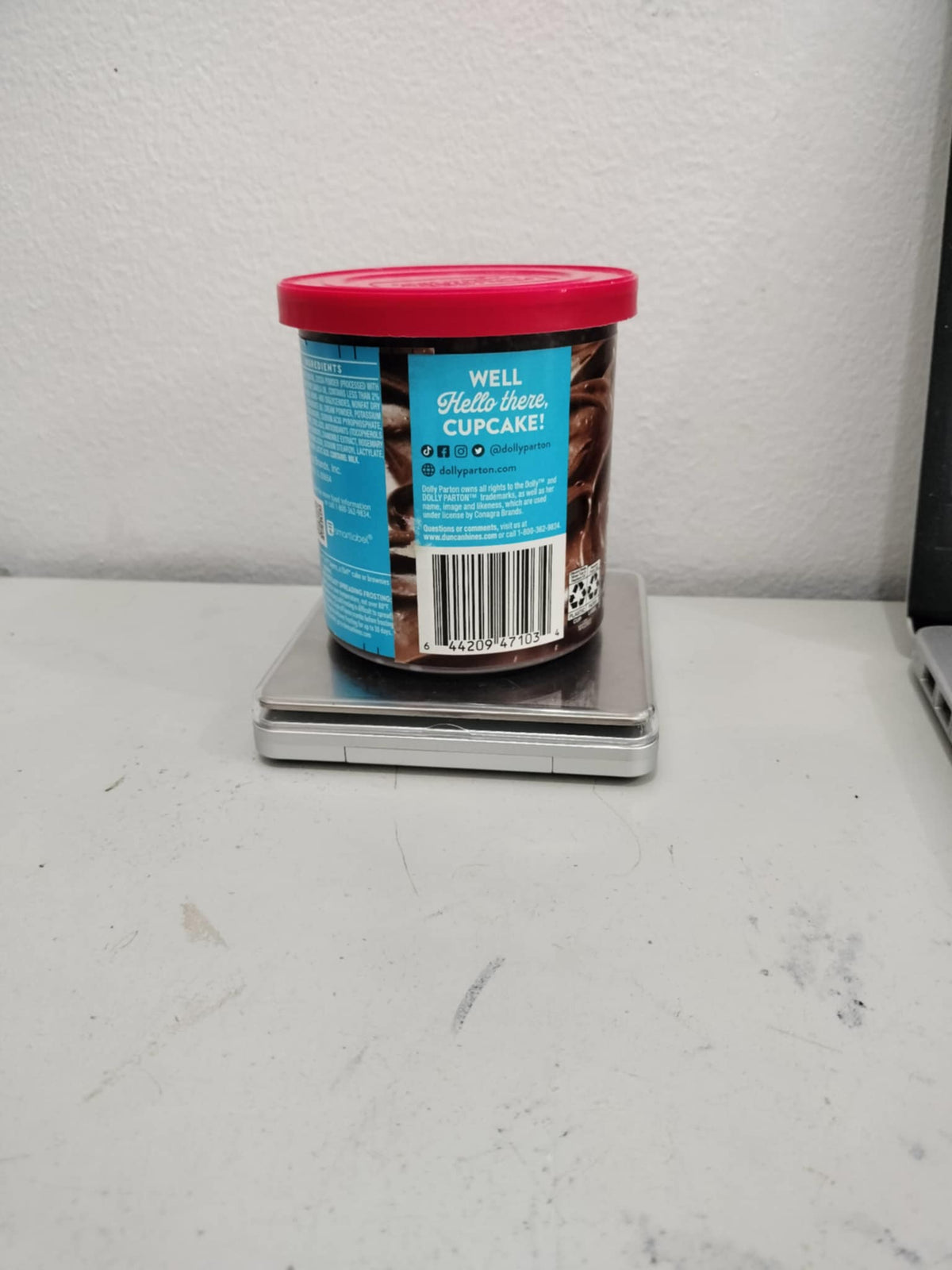 Duncan Hines Dolly Parton's Favorite Chocolate Buttercream Flavored Cake Frosting, 16 oz
