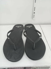 Load image into Gallery viewer, Black slippers size 9
