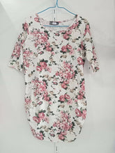 Load image into Gallery viewer, Blouse with flower print
