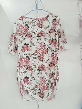 Load image into Gallery viewer, Blouse with flower print
