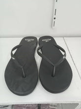 Load image into Gallery viewer, Black slippers size 9
