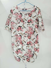 Load image into Gallery viewer, Blouse with flower print
