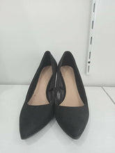 Load image into Gallery viewer, Black high heels size 7
